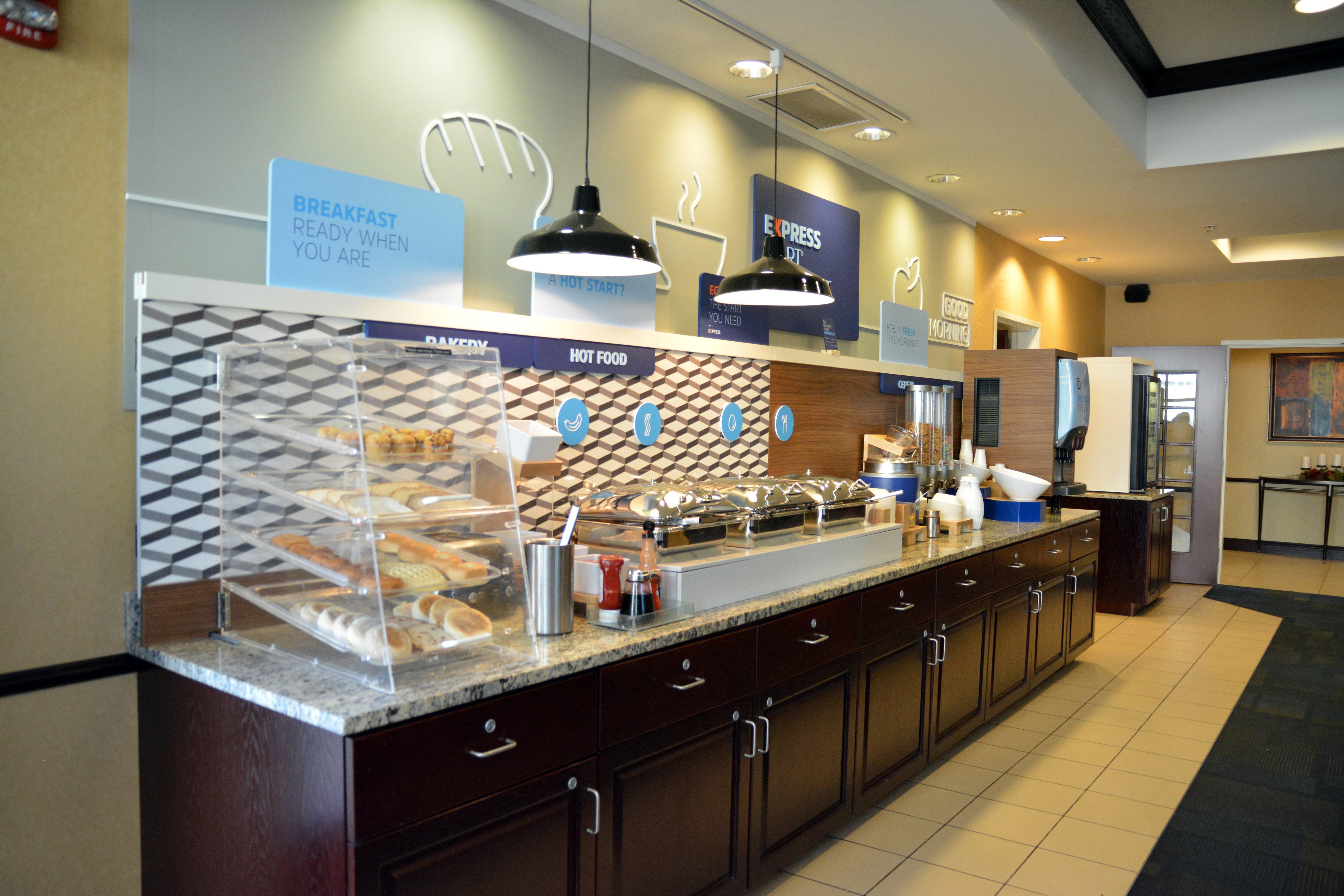 Holiday Inn Express & Suites Youngstown West I 80, An Ihg Hotel Luaran gambar