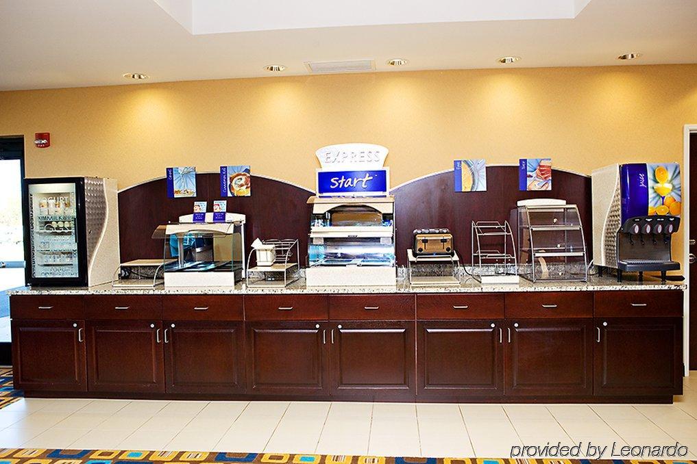 Holiday Inn Express & Suites Youngstown West I 80, An Ihg Hotel Restoran gambar